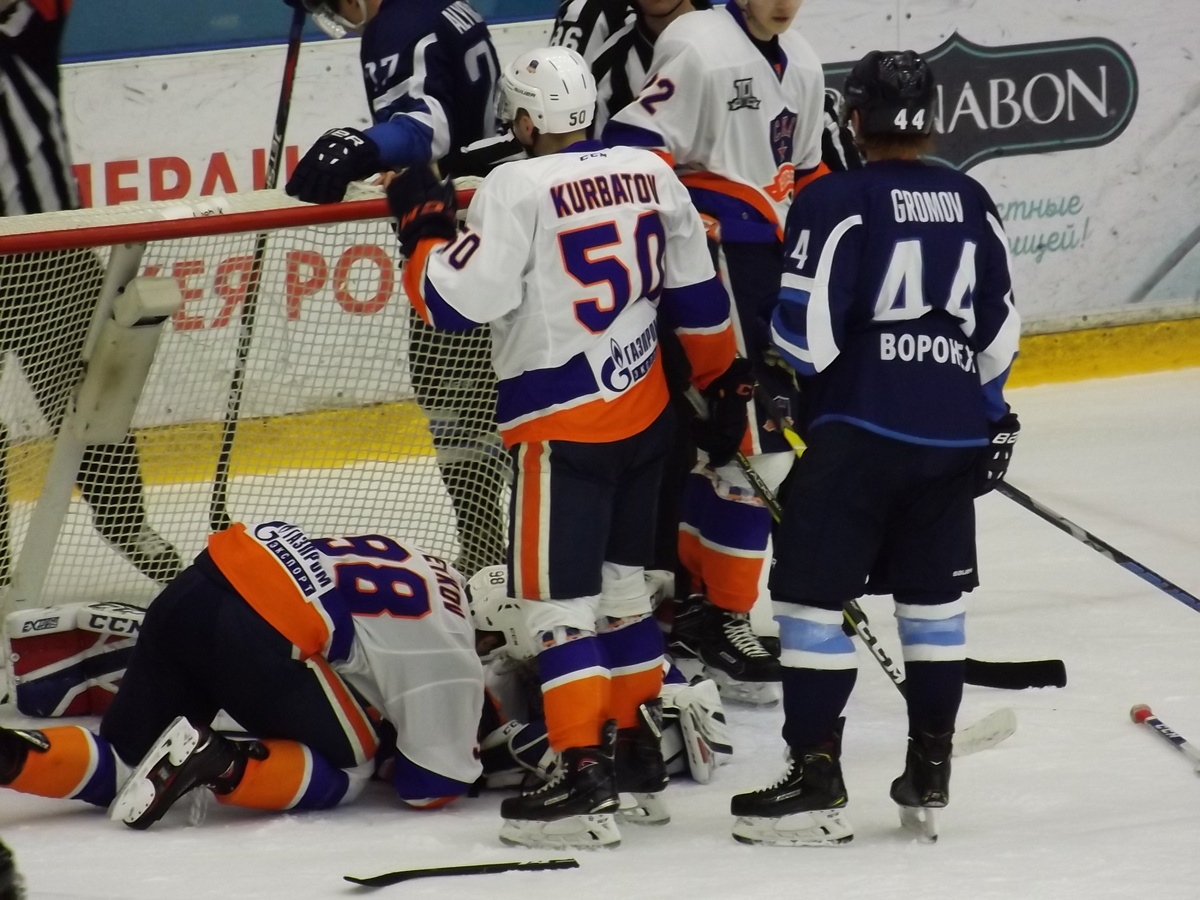 Пока явное преимущество у молодых армейцев! Но в последние сезоны в Воронеже против "СКА-Невы" "Буран" играет просто здорово!