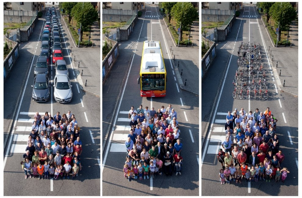 Та самая визуализация места, которое займут 60 человек на дороге в зависимости от вида транспорта.