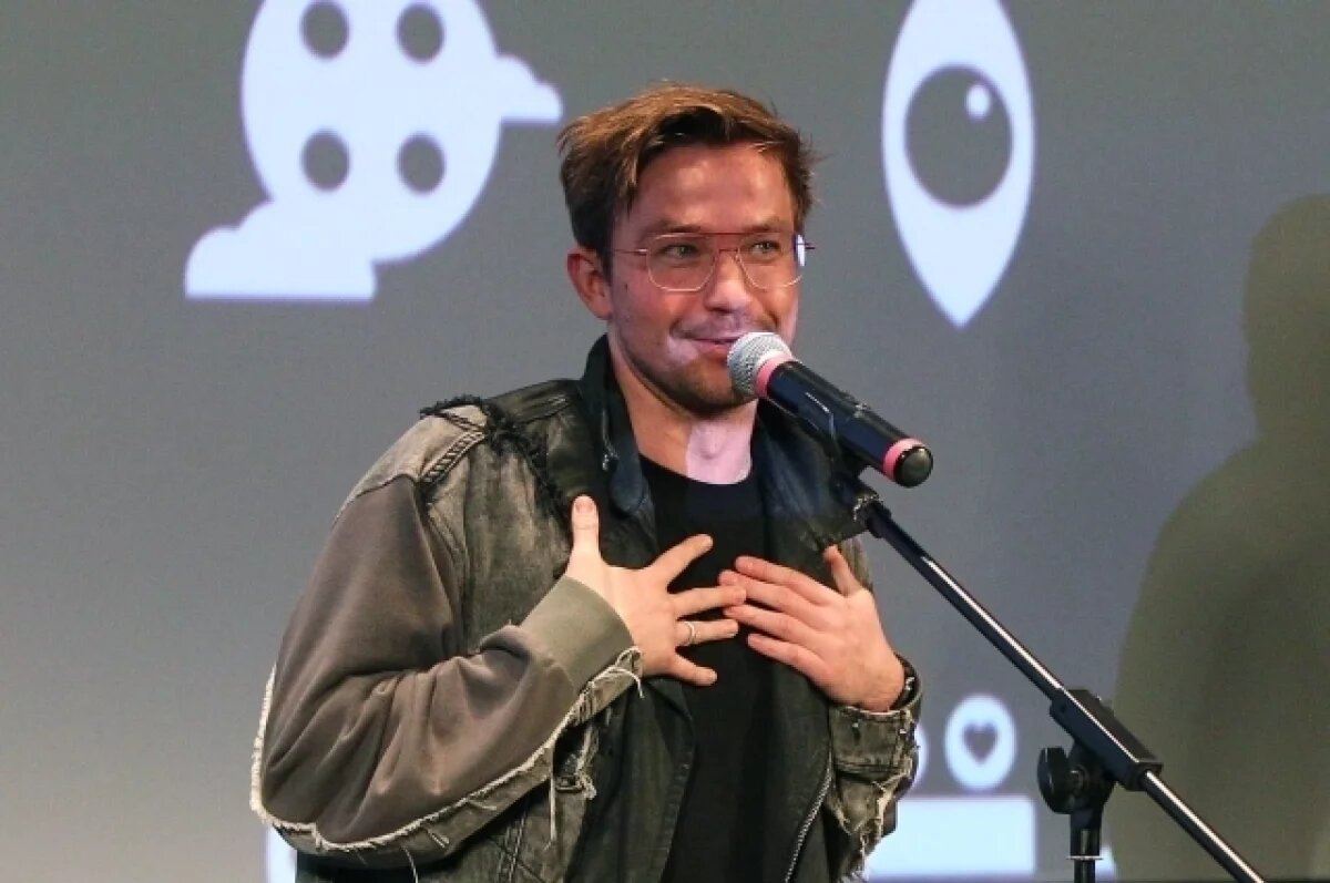    Актер Александр Петров просит гонорар в 50 млн рублей за съемку в рекламе