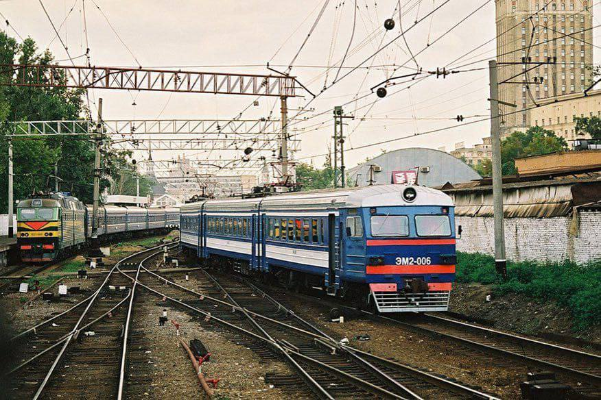 ЭМ2 - это рижские ЭР2, прошедшие ремонт в Москве