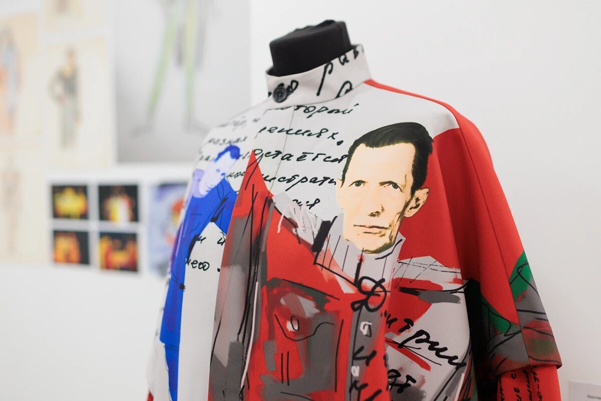    На выставке «Художник театра \ Театр художника». Фото: «Республика» / Михаил Никитин