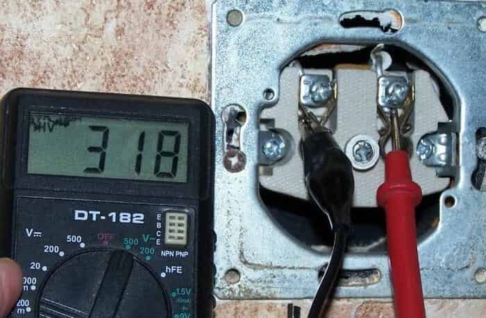 Две фазы в розетке — как такое возможно, причины, что делать?