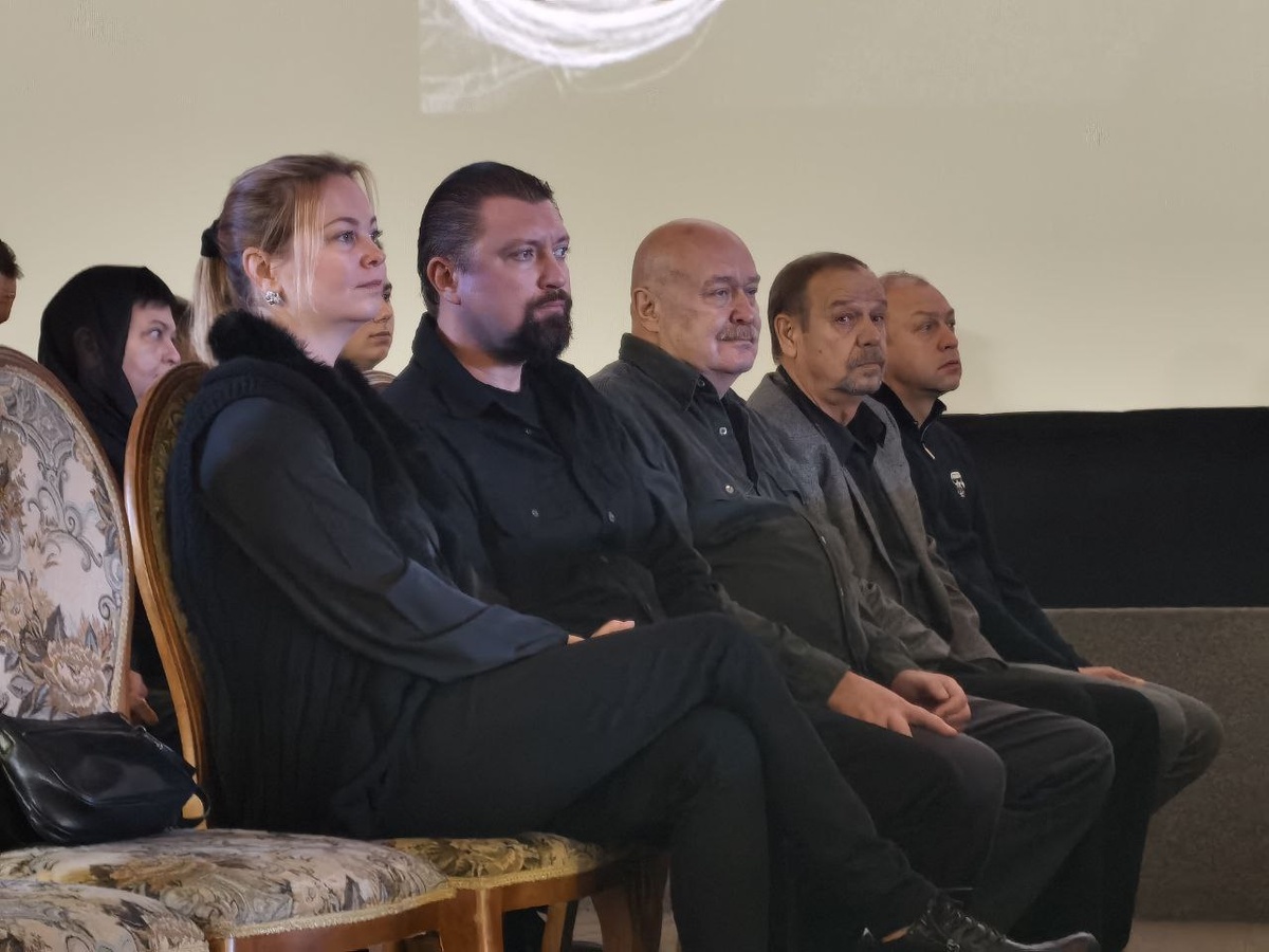 Внучка Светланы Светличной Мария, через одного человека от нее сидит сын актрисы Алексей. Фото: Ольга Храбрых / Teleprogramma.org