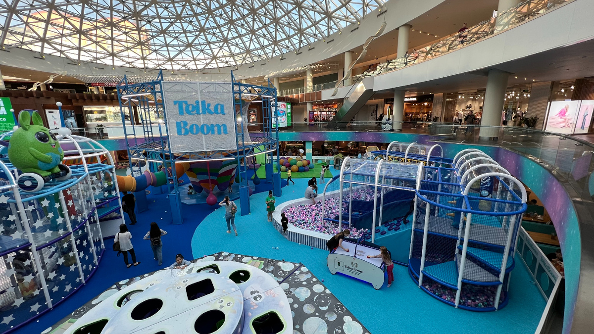 Вид на развлекательный парк TeikaBoom с 1 этажа 