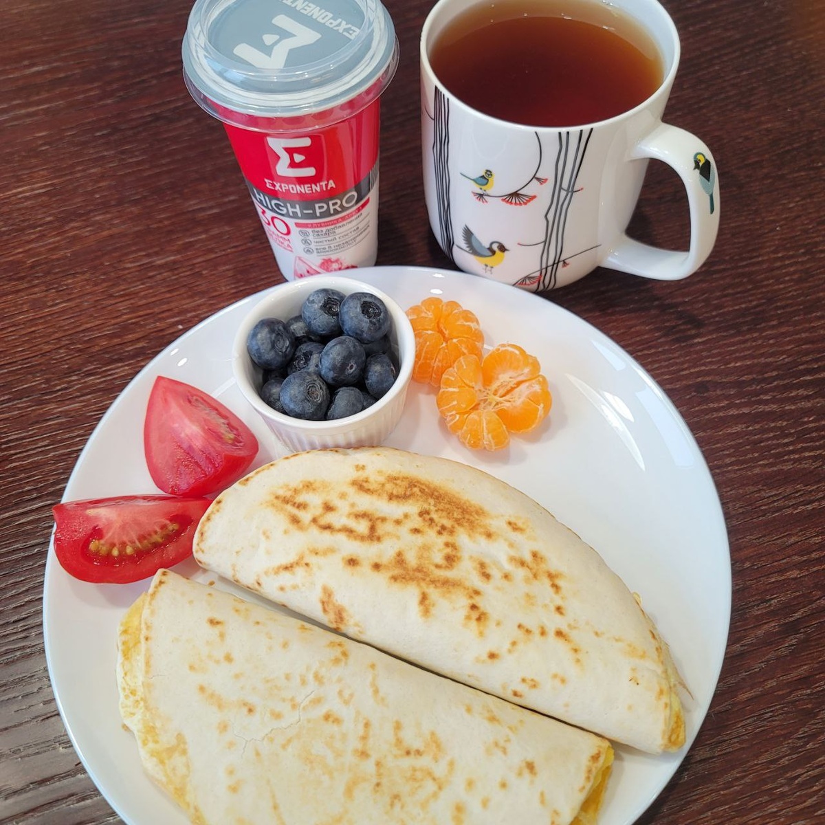 Перебила все маленькие розетки, взялась за рамекины. Кажется, два из шести уже раскокала.