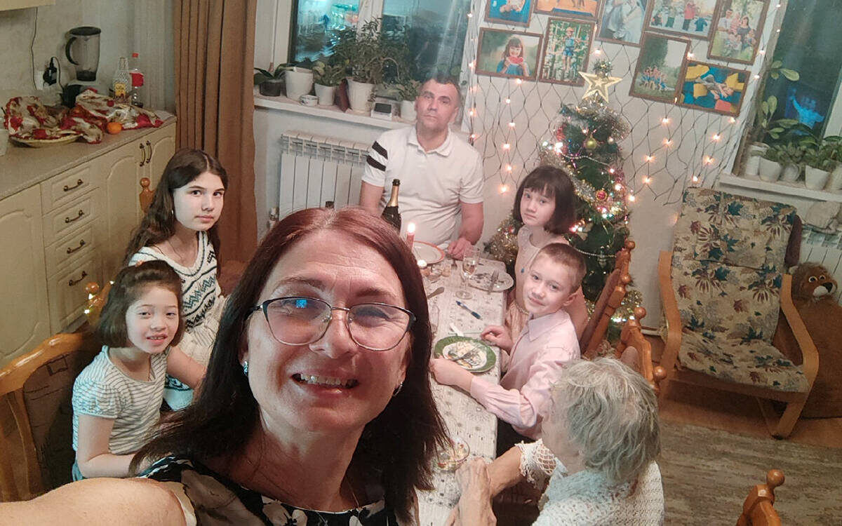 В семье Пушкаревых пятеро детей — двое своих и трое приемных. Старшая дочь уже живет отдельно. Фото: © предоставлено семьей Пушкаревых