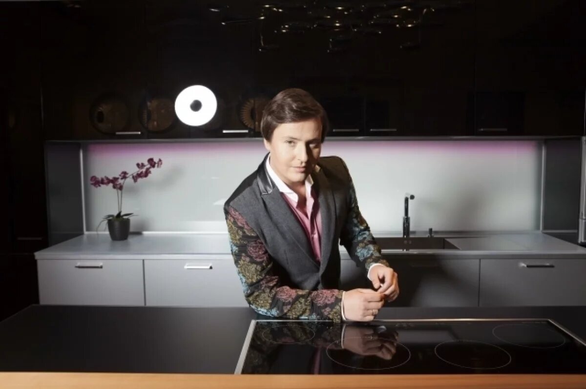    SHOT: после операций на глаза певец Витас снизил гонорар на 2 млн рублей