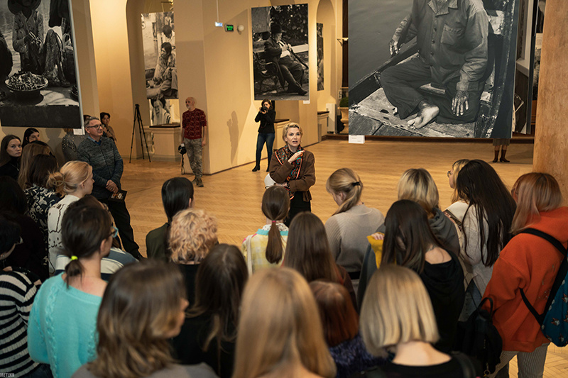 Экскурсия по выставке Виктора Христенко «Я так вижу»