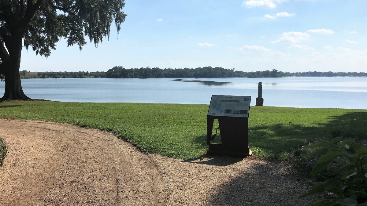 Соленое озеро Пенёр