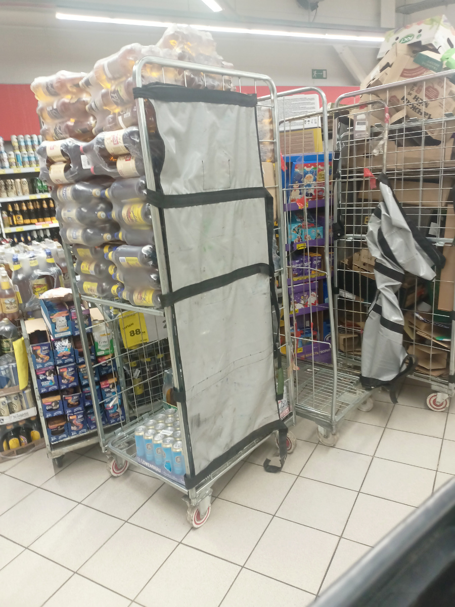 Интересно, а как выгрузить этот паллет женщине?