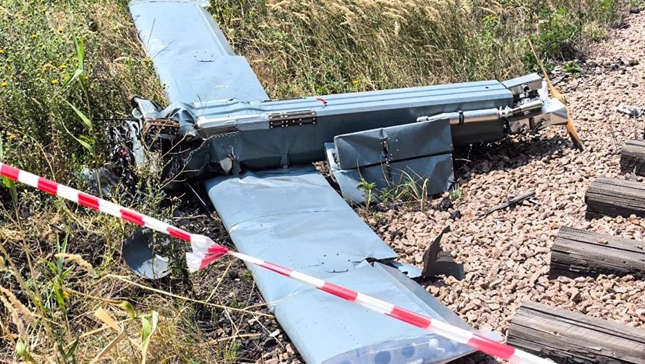    Сбитый украинский беспилотник самолётного типа. Архив. Иллюстрация. Автор фото: УФСБ по ДНР/ТАСС