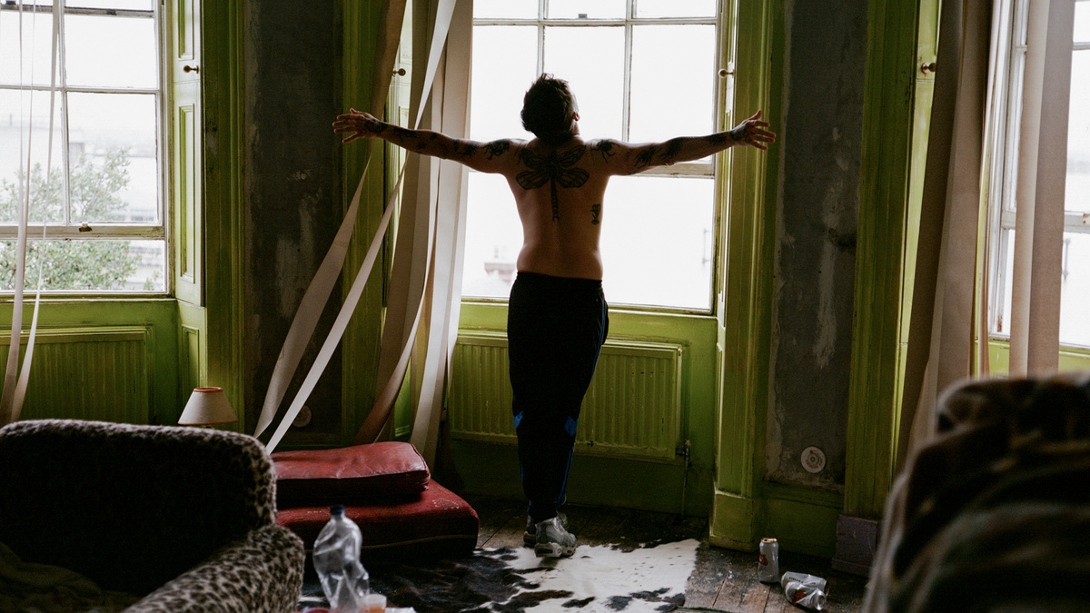 Кадр из фильма "Птица"