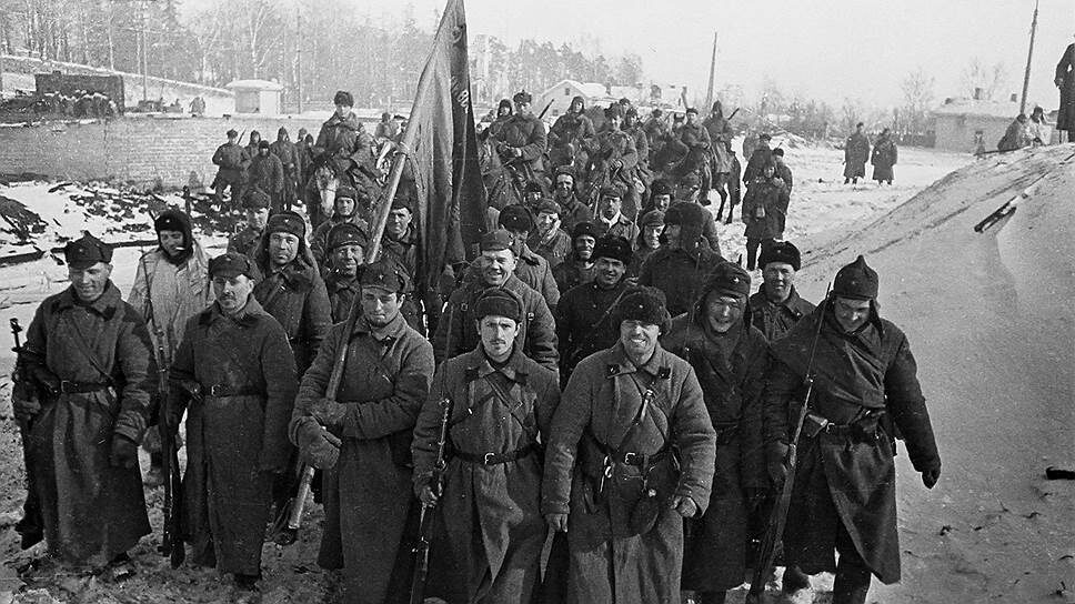 За ошибочную оценку Лениным возможностей финских красногвардейцев пришлось платить кровью советским красноармейцам .📷Фото: Николай Петров / Фотоархив журнала «Огонёк»