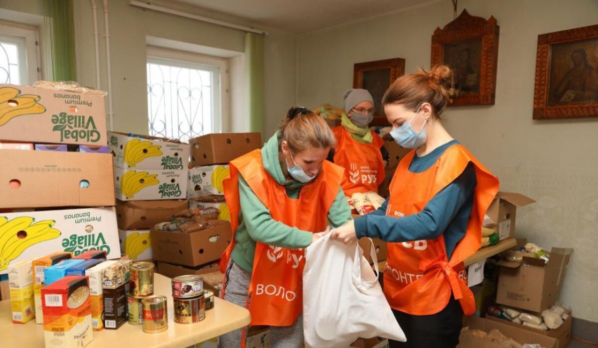     Волонтеры. Источник: vremyan.ru Автор фото: Юлия Горшкова