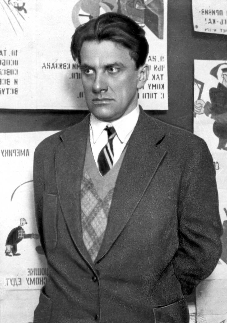 Владимир Маяковский (1893 - 1930) — русский и советский поэт, драматург, киносценарист, киноактёр, художник. Фото из открытого доступа