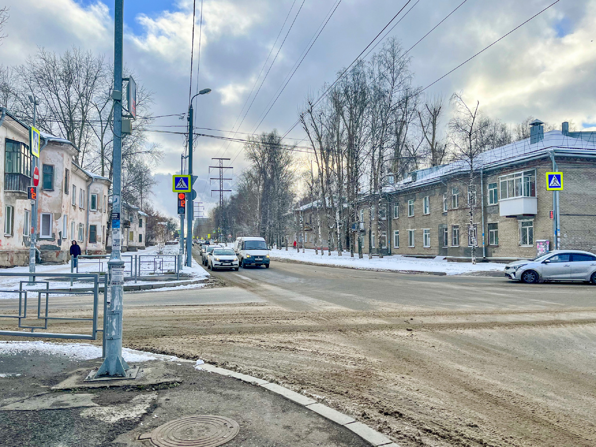 Перекресток улиц Сибирская и Льва Толстого 