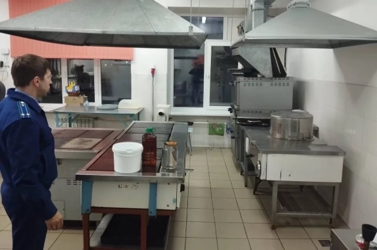    В Канске Красноярского края отравились ученики и персонал школы № 15