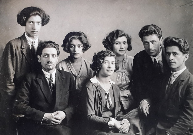 Без комментария. Фото начала 1920- годов из случайной выборки для иллюстрации текста