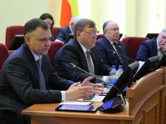    Юрий Слюсарь и Александр Ищенко с донскими парламентариями // фото: donland.ru