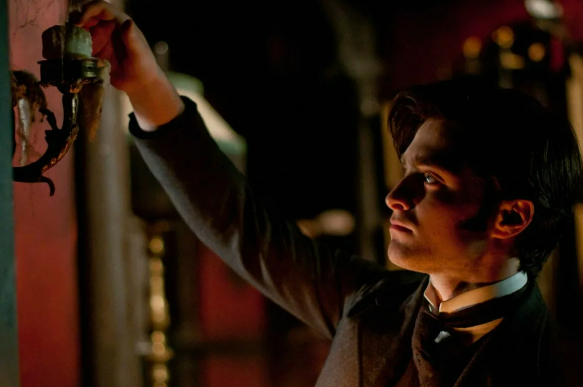 Скриншот из фильма "Женщина в чёрном" 
