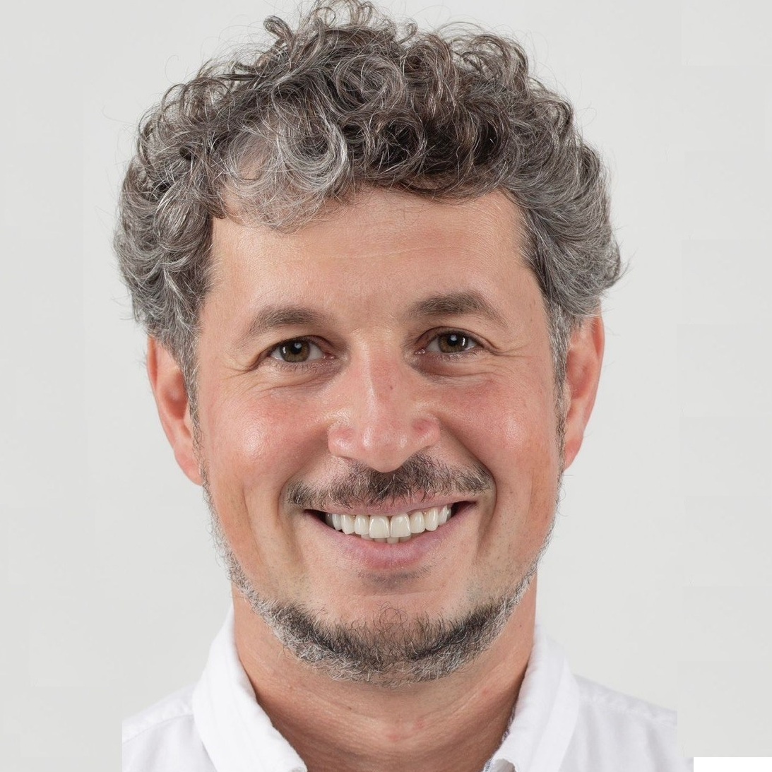 Александр Хуруджи,
правозащитник и общественный деятель, глава комитета по правозащите партии «Новые люди»