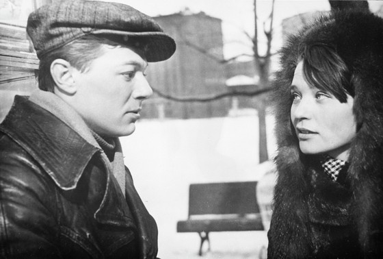    Александр Збруев (Сергей) и Светлана Светличная (Катя) в кадре из художественного фильма «Чистые пруды»