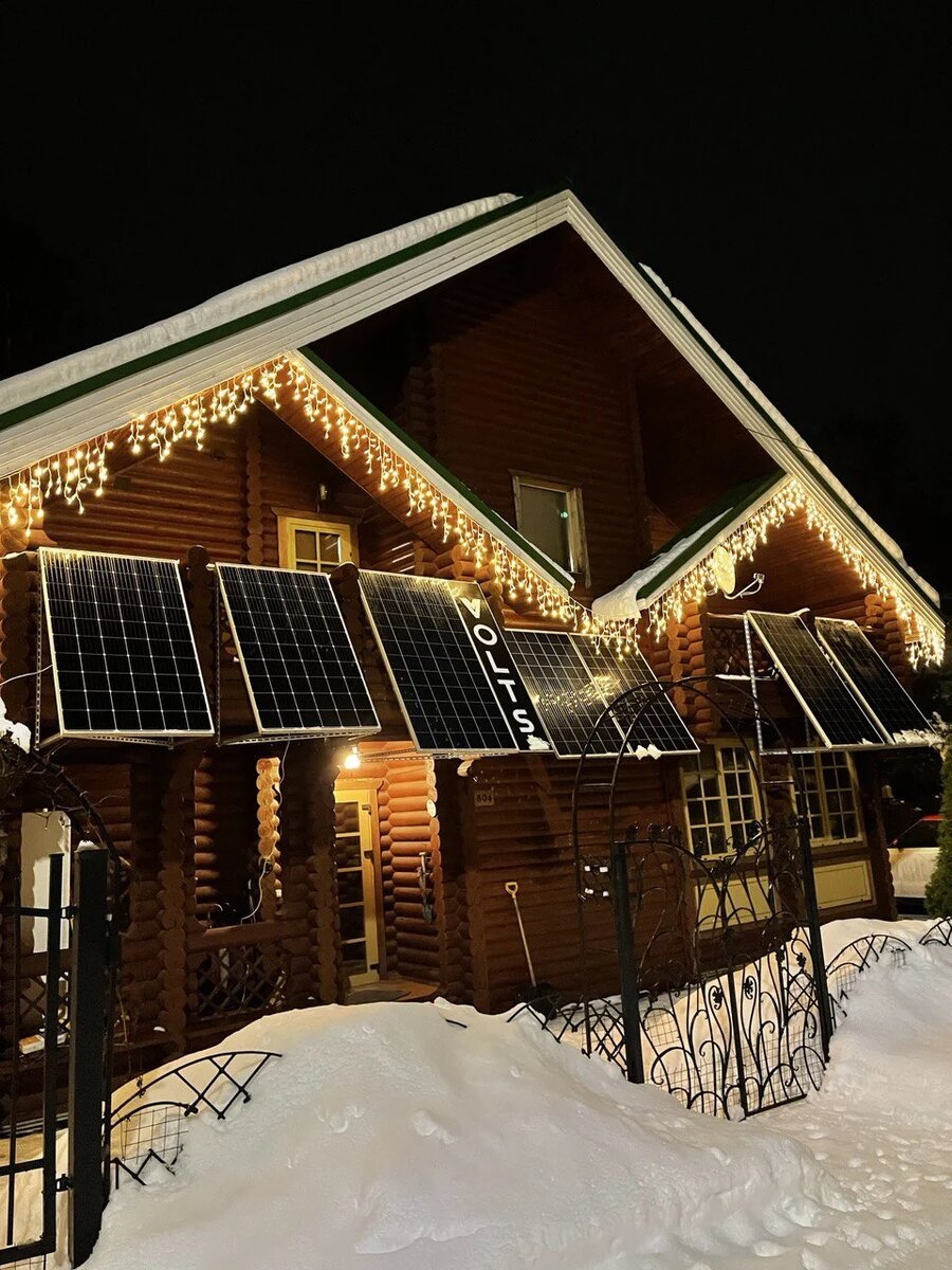 На объекте установлены солнечные панели мощностью 2000 Вт + накопитель электроэнергии VOLTS общей емкостью 8 кВт*ч.