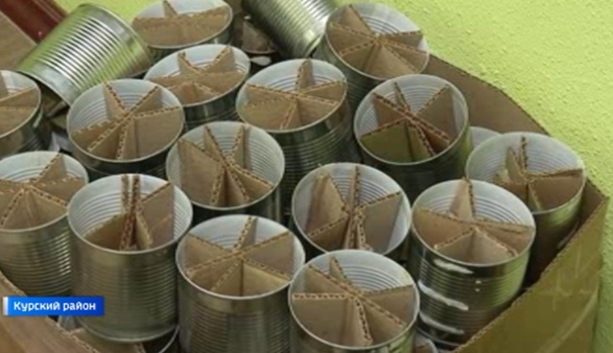    Очередную партию гумпомощи для военных готовят к отправке ученики 23-й школы Курска