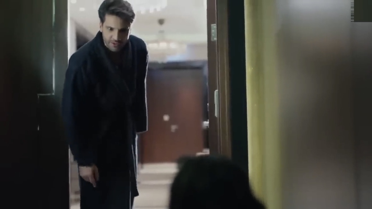 Кадр из сериала "Чёрная любовь" (реж. Хиляль Сарал)