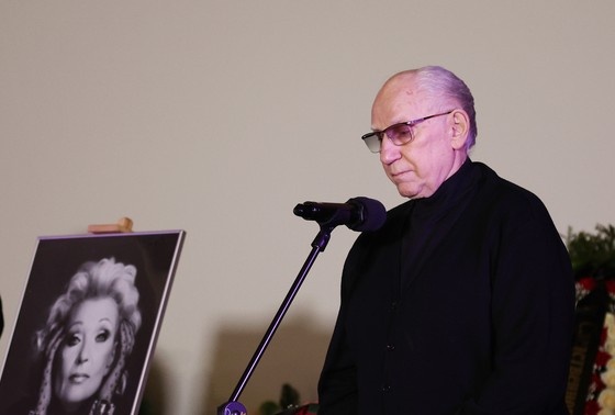    Валерий Баринов на церемонии прощания с актрисой Светланой Светличной