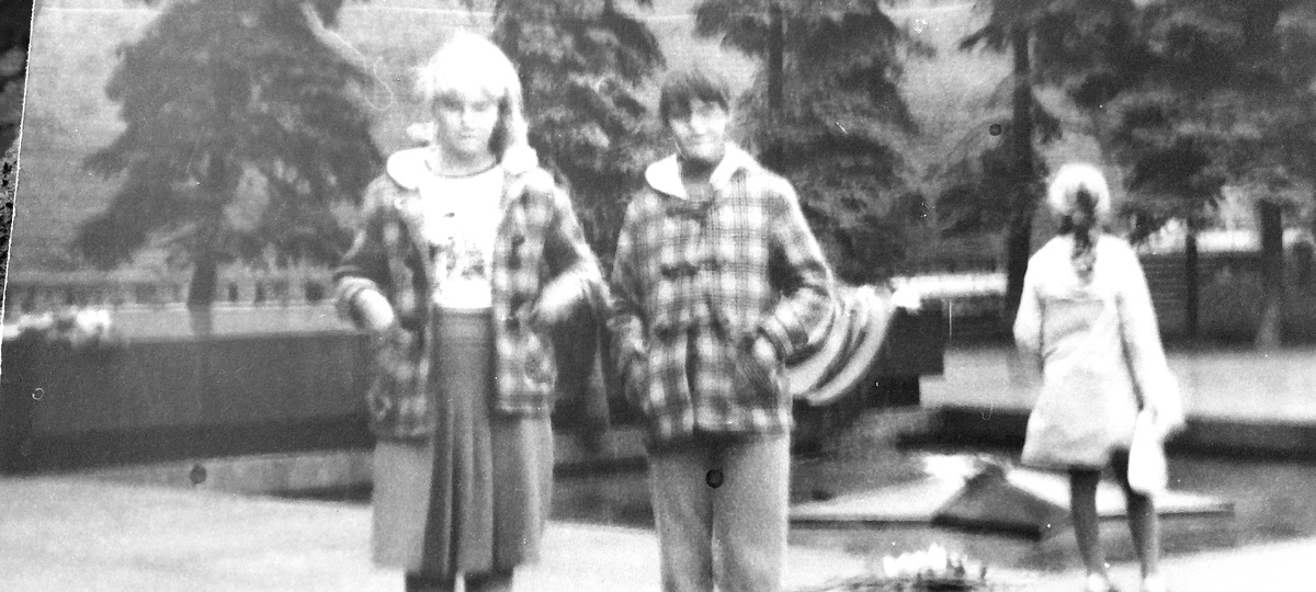 Дочки стоят на Красной площади. 