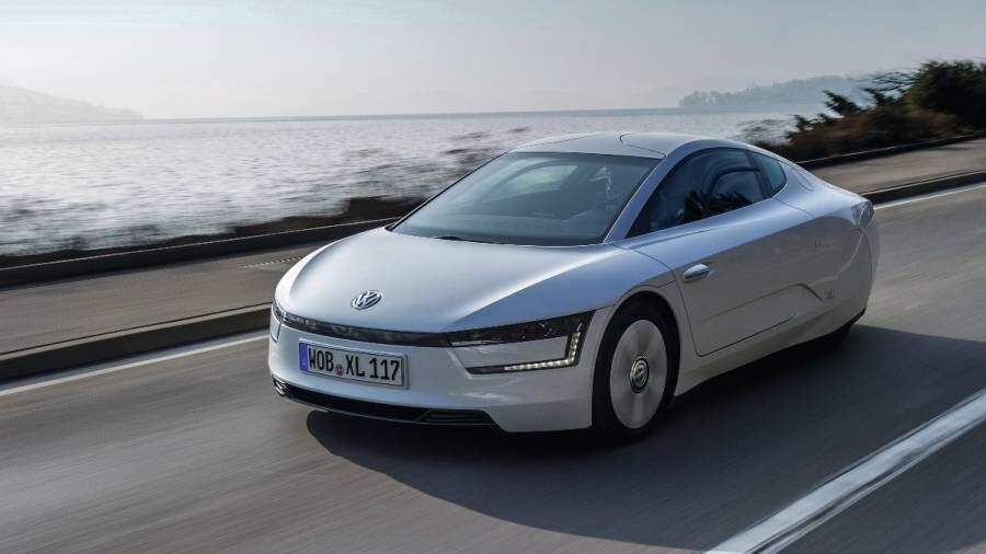 Volkswagen XL1 — субкомпактный мелкосерийный гибрид немецкого концерна, «сердцем» которого является силовая установка, состоящая из двухцилиндрового турбомотора и электродвигателя. Выпускался с 2013 по 2015 гг.