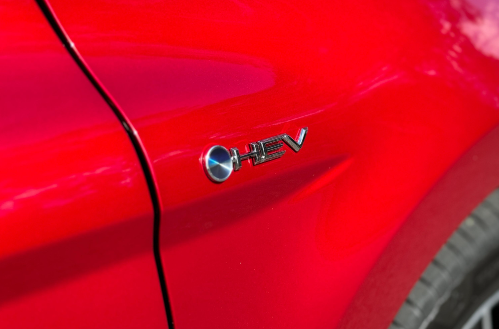 Toyota в настоящее время ставит на гибриды, но на бензиновые, разумеется.