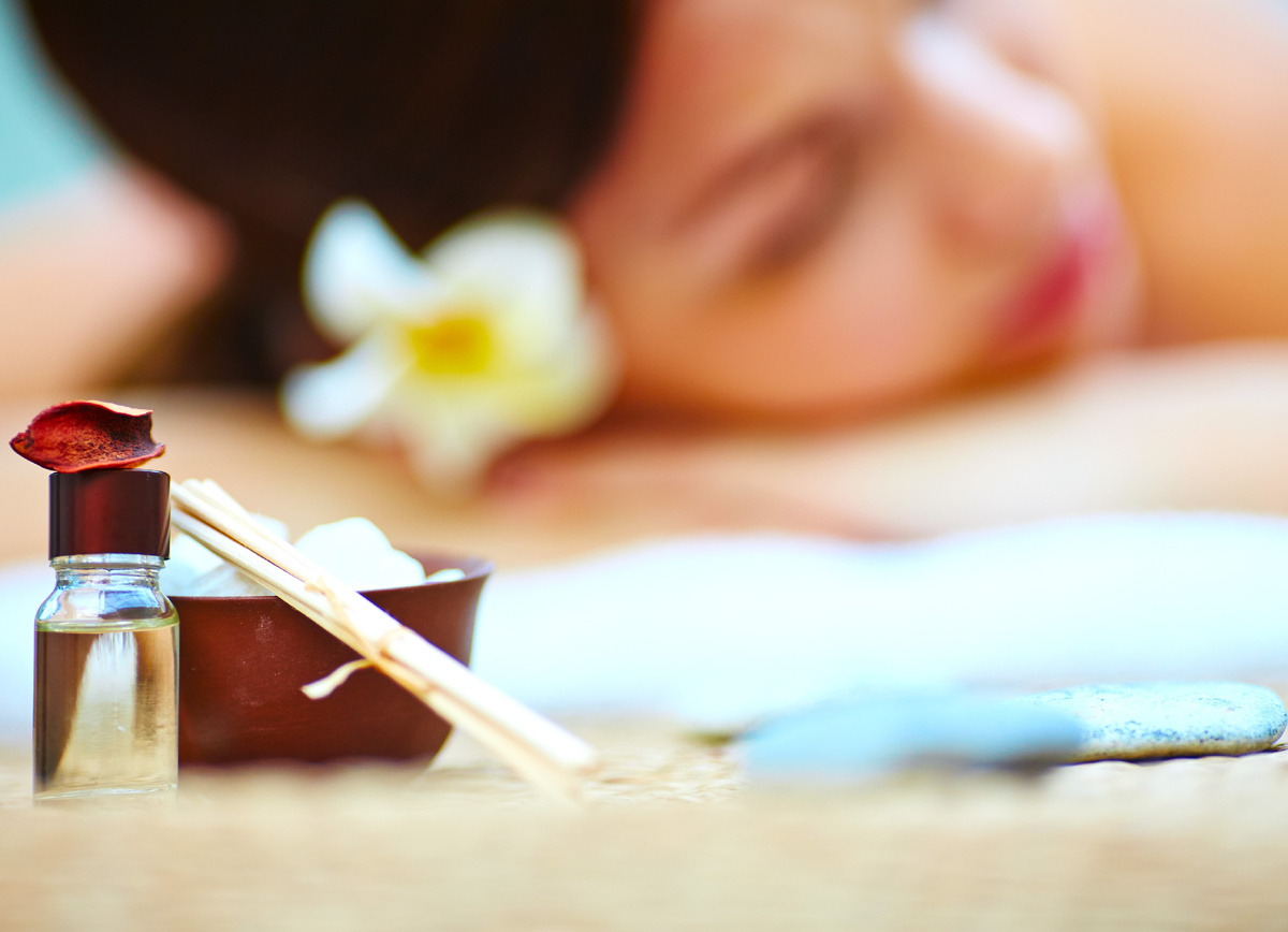 Как и в любых взаимодействиях с телом — здесь есть имеются противопоказания. Будьте внимательны и изучайте все рекомендации перед походом на массаж