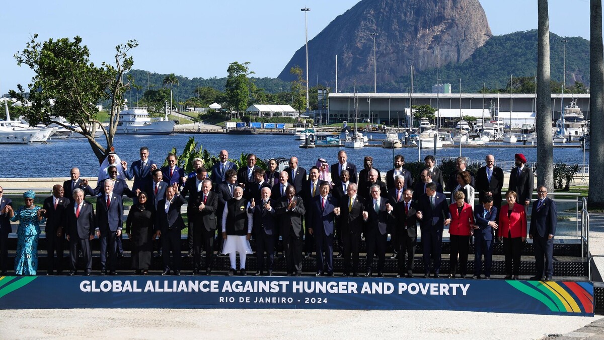 Групповое фото без Джо Байдена