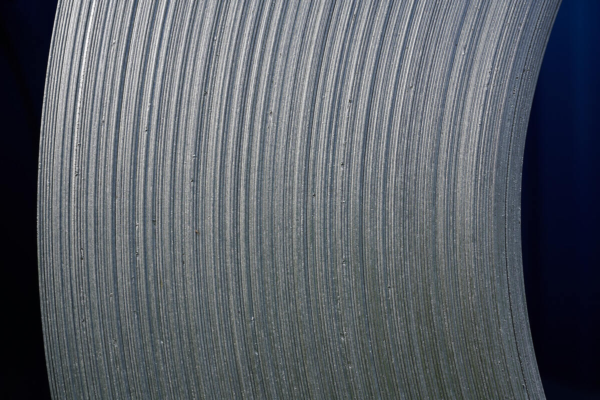 Спокойная сталь имеет плотную однородную структуру, а соответственно и улучшенные показатели по механическим свойствам.