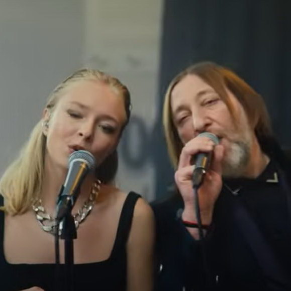     Шура Би-2 выпустил женскую версию «Фламенко»