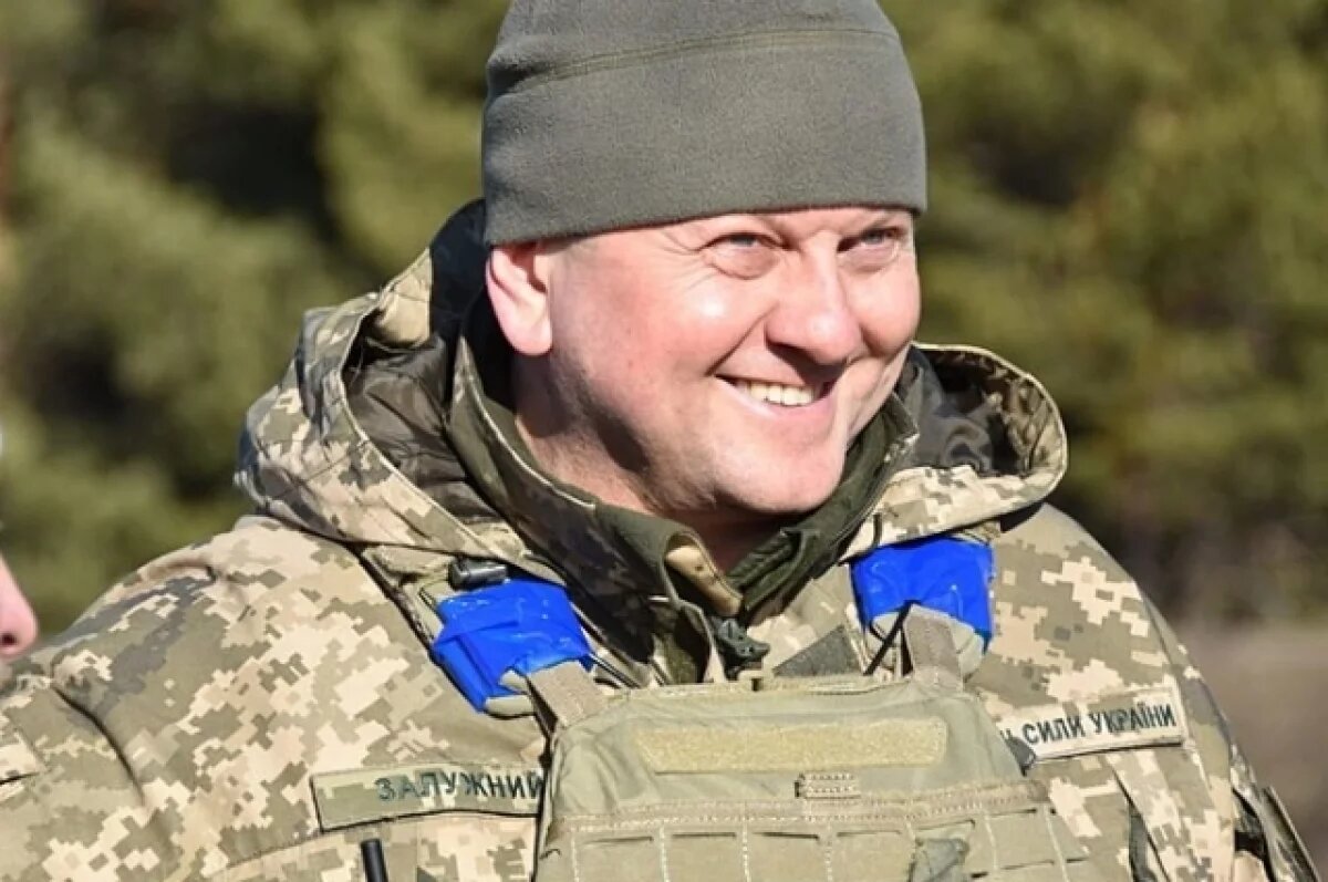    Залужный впервые появился на публике в военной форме после долгого перерыва