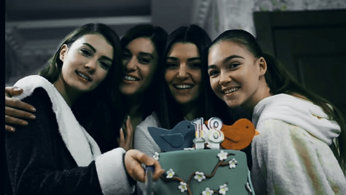 Турецкая мелодрама "Дочери Гюнеш" Источник фото: скриншот автора 