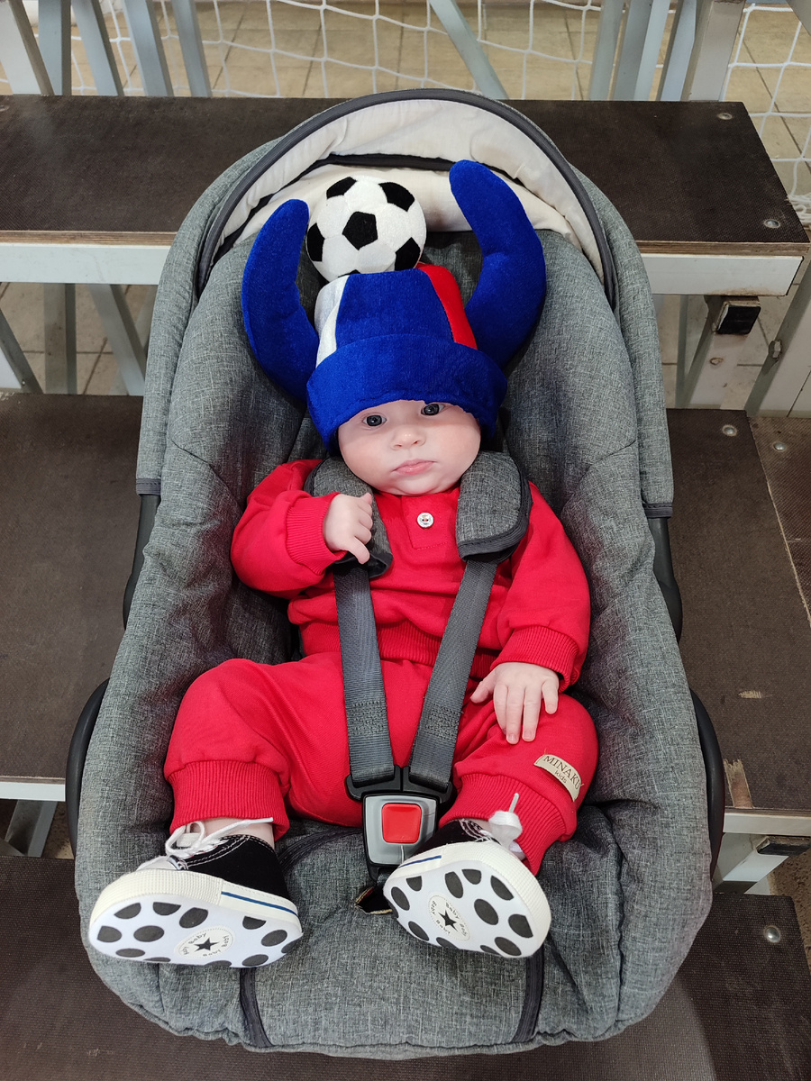 Стёпа в автолюльке на матче➡➡➡листайте дальше