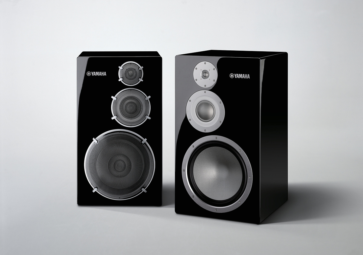 Премиальная акустическая система закрытого типа Yamaha NS5000