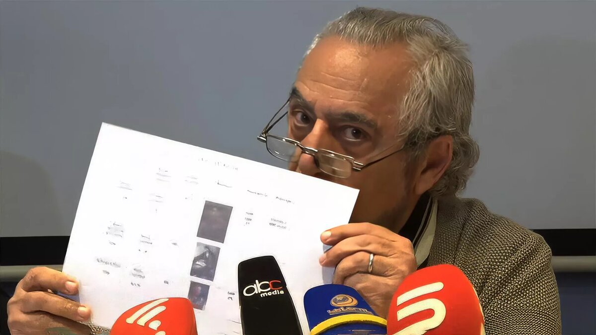 Кинорежиссер Рубен Кочар на пресс-конференции по теме пропажи 7 работ Ерванда Кочара из музея (20 ноября 2024). Еревaн © Photo