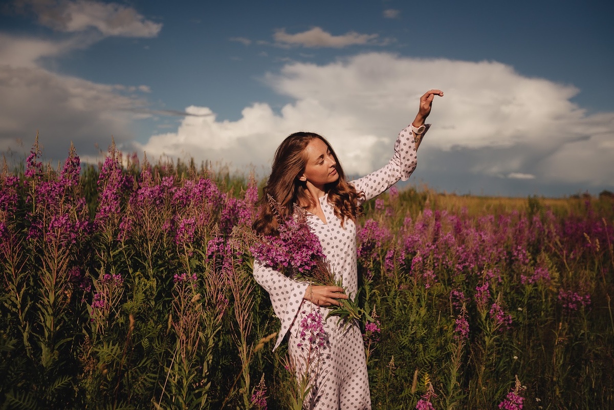 Когда вы любите свое тело, вы любите свою жизнь в этом воплощении, она дарит вам невероятные подарки, радость и наслаждение. Соединяясь с телом, вы соединяетесь с Матушкой Землей, и получаете доступ ко всем ее дарам и способностям, в том числе к исцелениею.