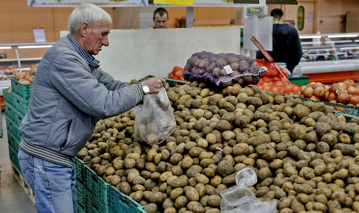 Картофель, который когда-то был доступен всем, теперь стоит 73,31 рубля за килограмм.