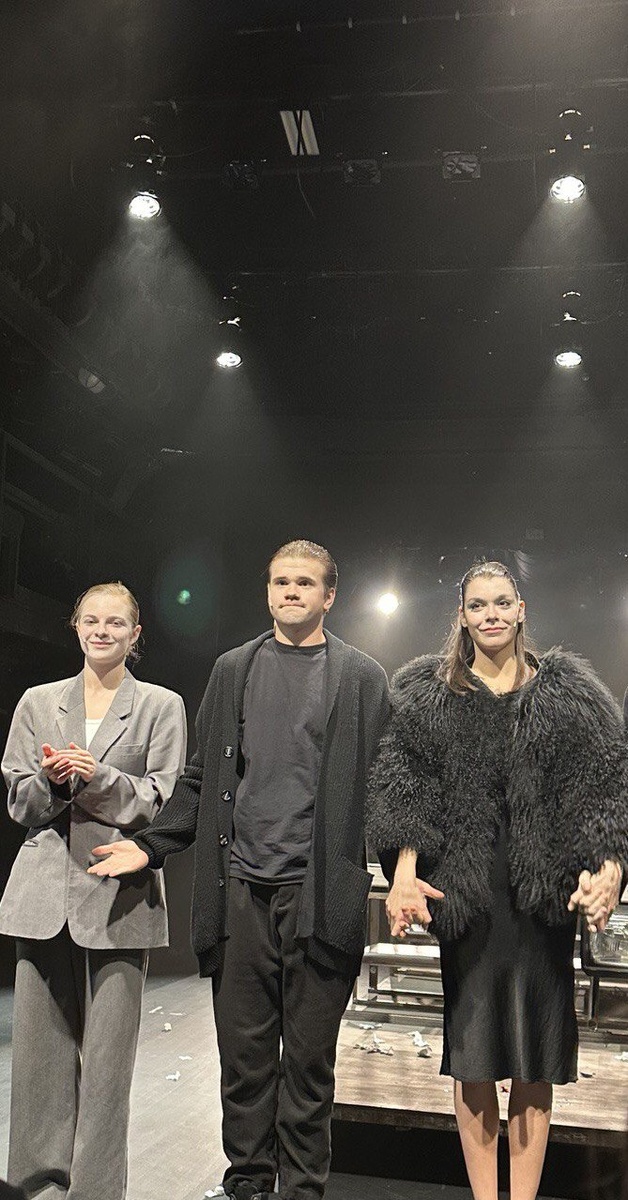 Двойник Гамлета (Вия Гека), Полоний (Василий Борбров), Гертруда (Вера Арсич). Спектакль «Гамлет». Учебный театр Школы-студии МХАТ. Фото автора.