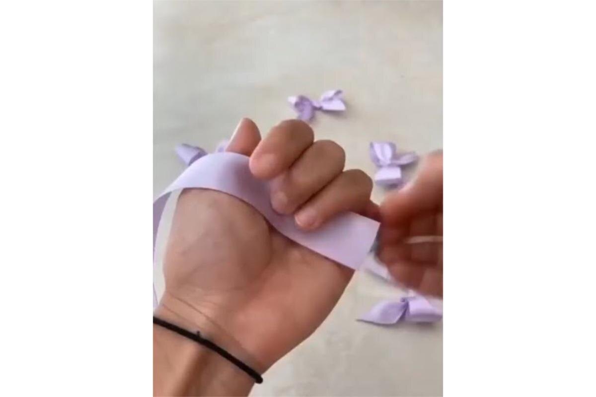 Копилка вязаных: схемы, описания, мастер-классы / VK📷Бант можно завязать прямо на пальцах