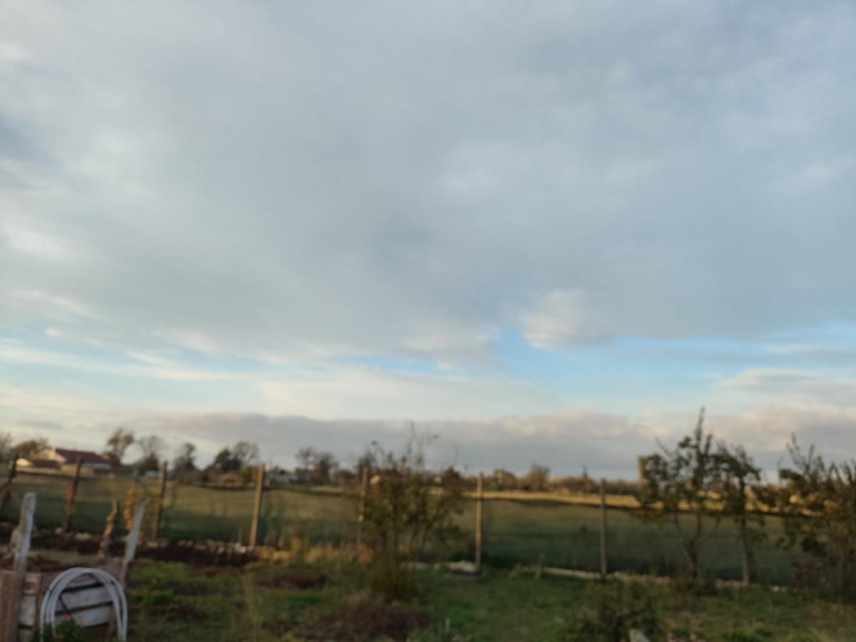 А со стороны Черного моря уже надвигается облачный фронт