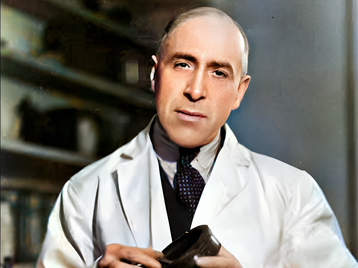 Гарри Прайс.