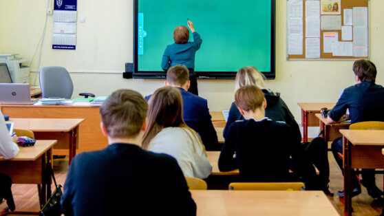    Володин поручил Госдуме изучить возможность снижения нагрузки на школьников Алина Городниченко