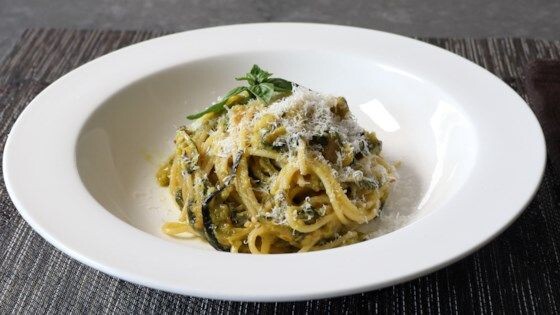 Спагетти алла Нерано (паста Стэнли Туччи с цуккини) 

